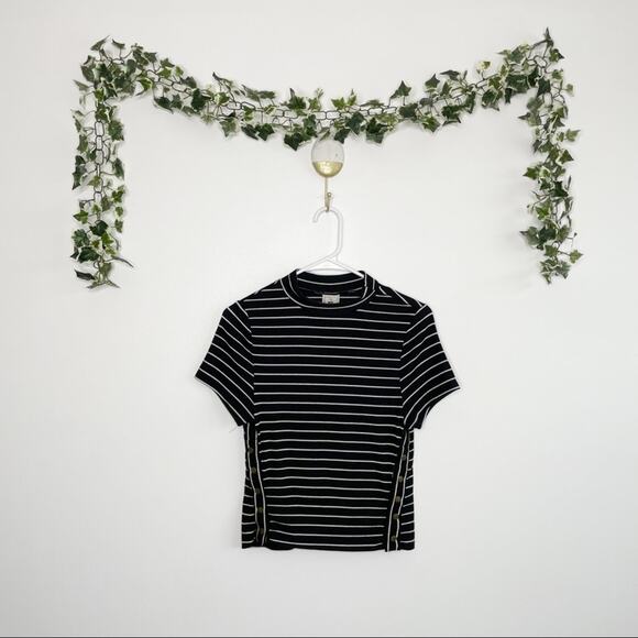 FREE PEOPLE WE THE FREE Black Short Sleeve Striped Shirt Mock Neck Size Medium - Picture 1 of 6